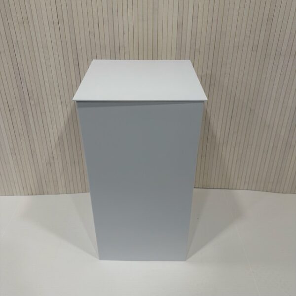 60cm White Cake Plinth (Outlet)