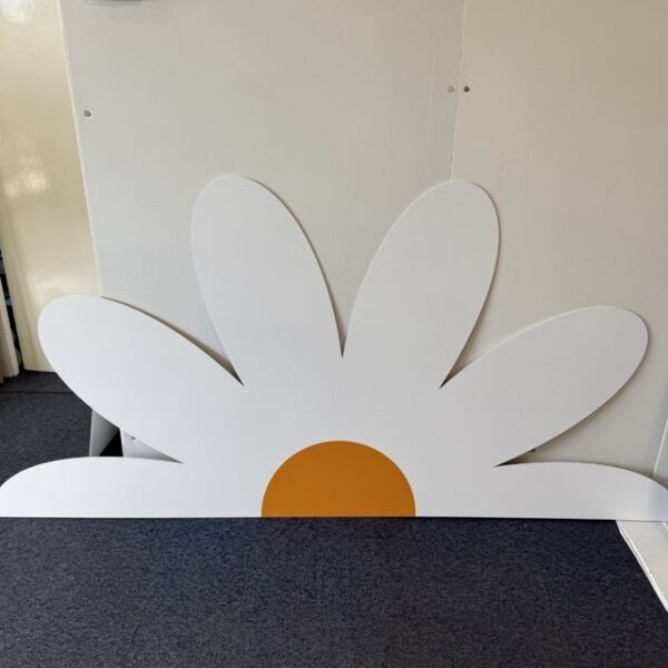 Giant Daisy Cutout (Outlet)