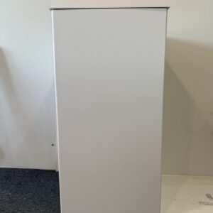 60cm White Cake Plinth (Outlet)
