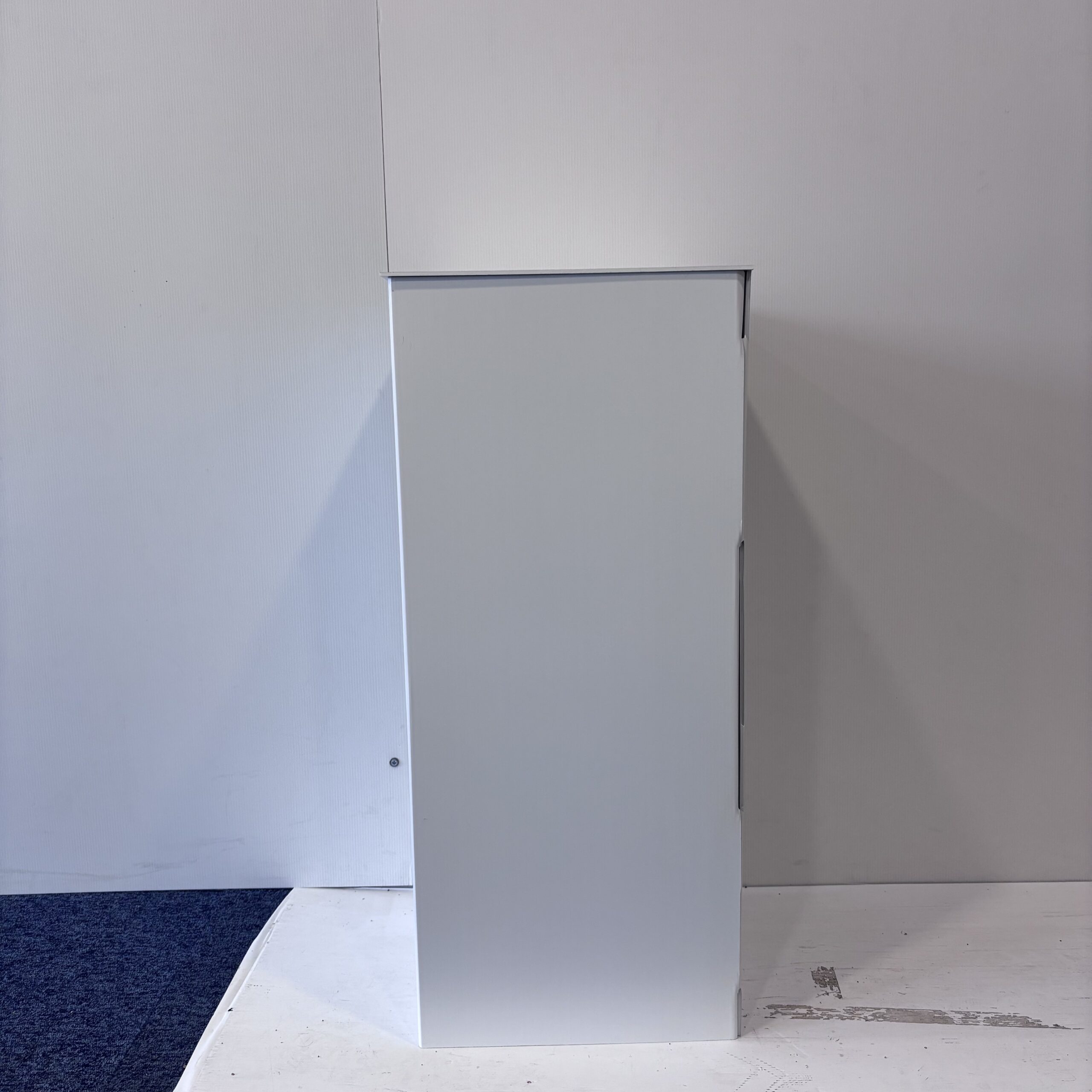 70cm White Cake Plinth (Outlet)
