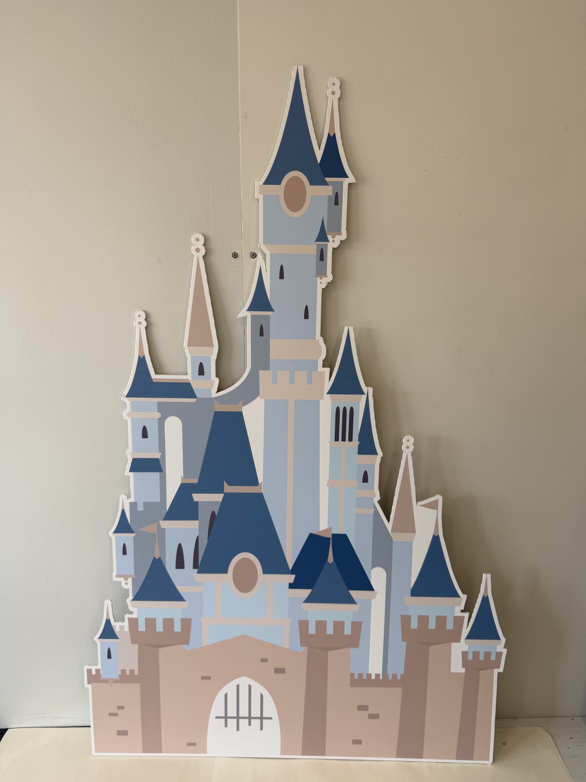 Blue Prince Castle Cutout 5ft (Outlet)